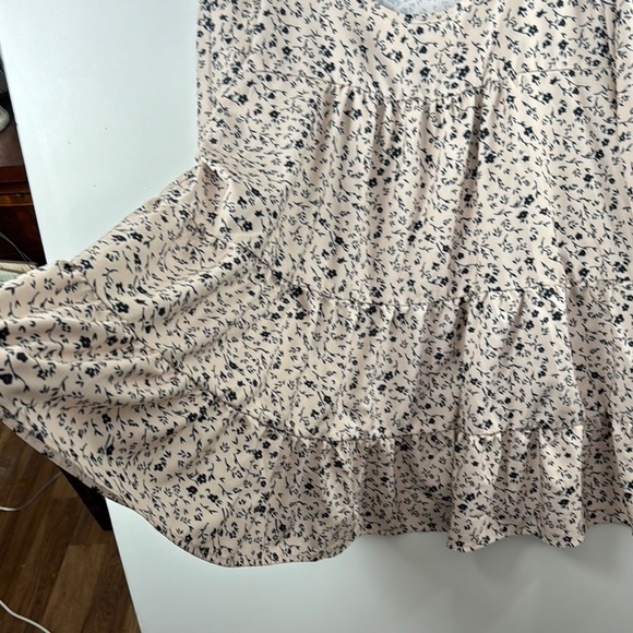 No maker SZ 4X Beige&Black Floral Print Long Sleeve Puffy Ruffle cuff top no… - Picture 5 of 9